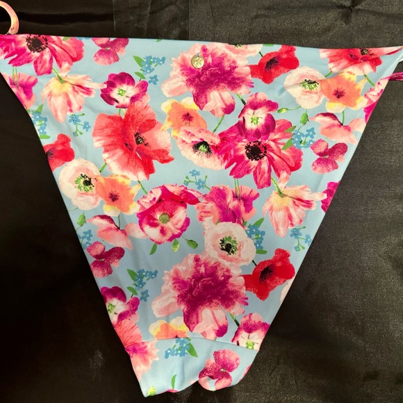 Victoria Secret bombshell bikini - Picture 4 of 4